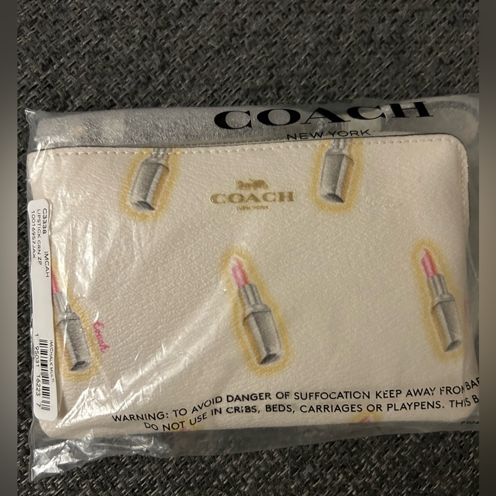 SALE!!! NWT Coach adorable lipstick wristlet!! - Picture 3 of 4